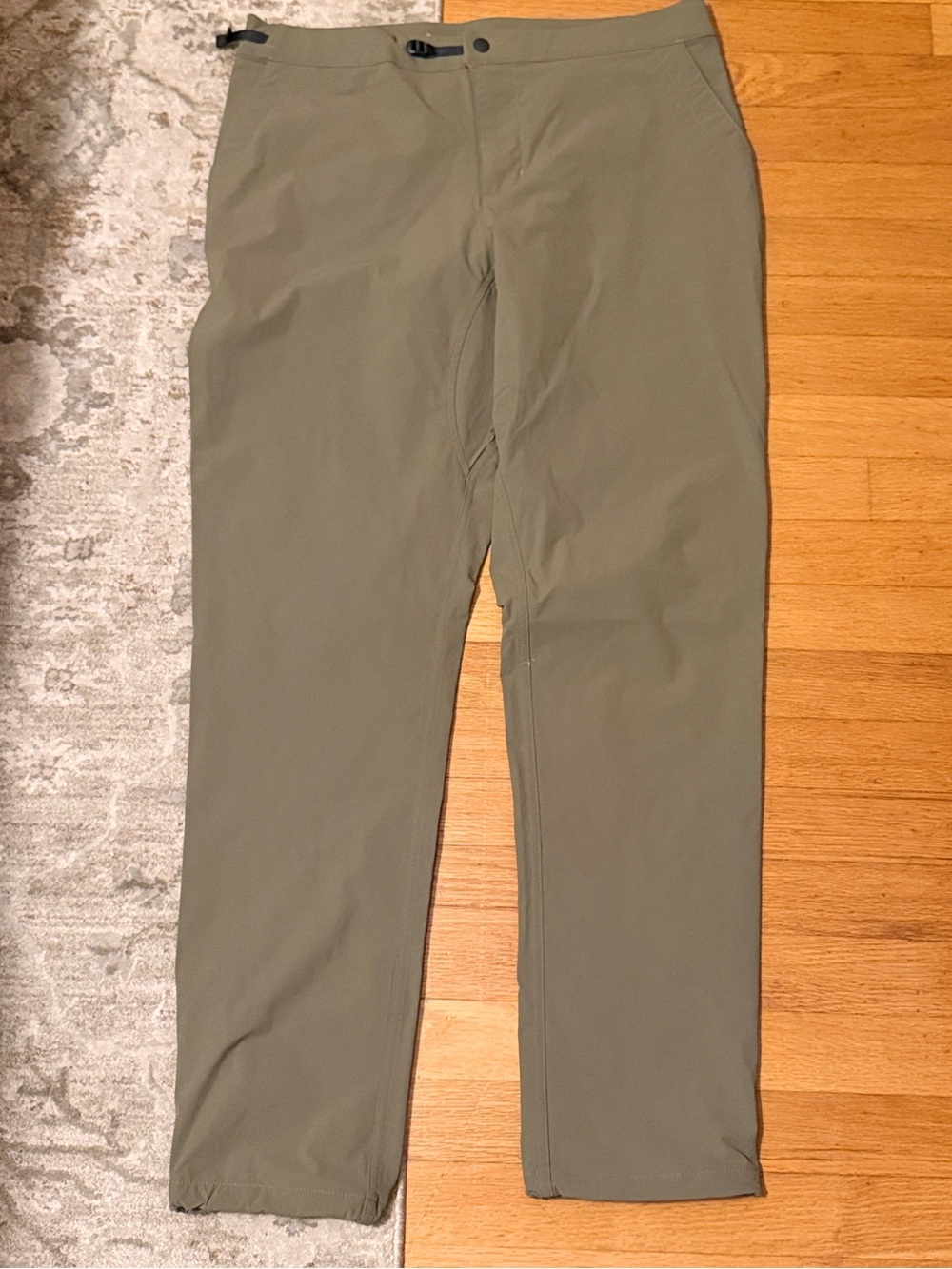 Mountain Hardwear women's outdoor pants size 10/32 olive green